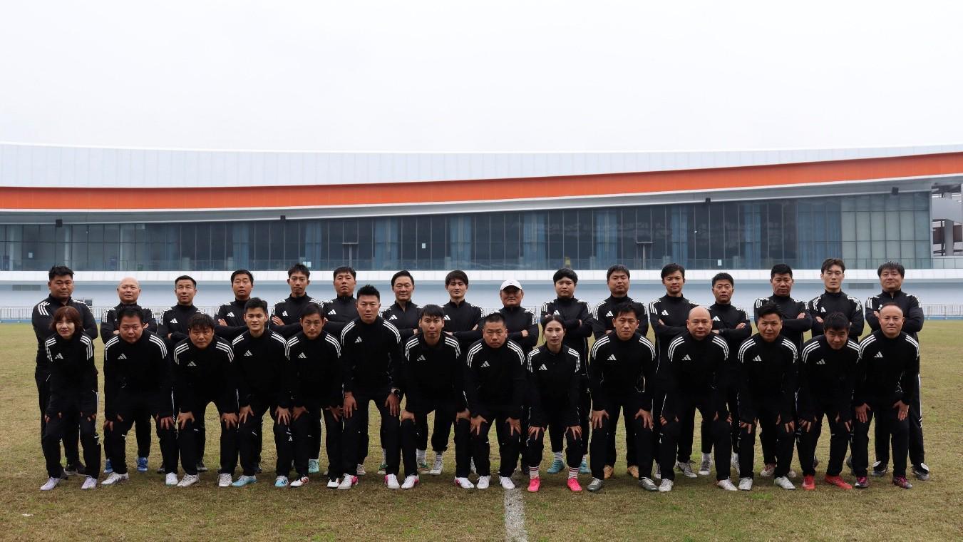 九游体育网页-足协举办精英青训教练员专项培训班，周穗安、李春满授课